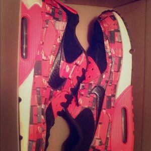 A pair of New 2018 Air Max 90 Retro. Size 10.5